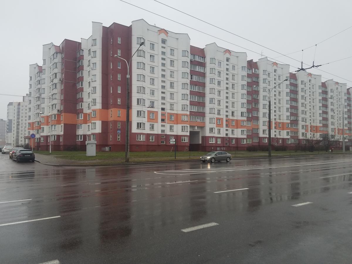Apartment on metro Mihalova Minsk Bagian luar foto