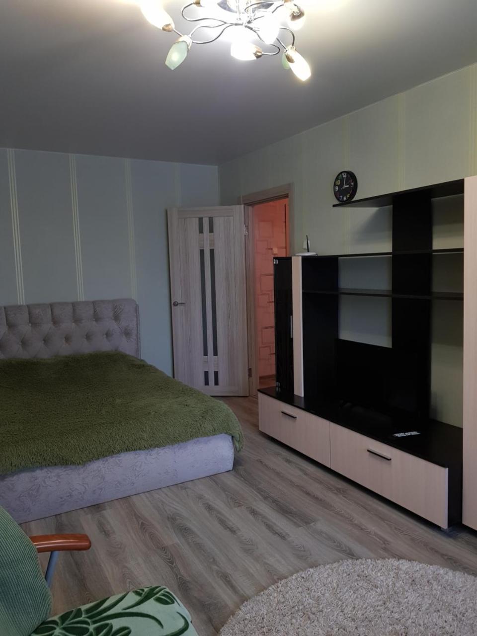 Apartment on metro Mihalova Minsk Bagian luar foto
