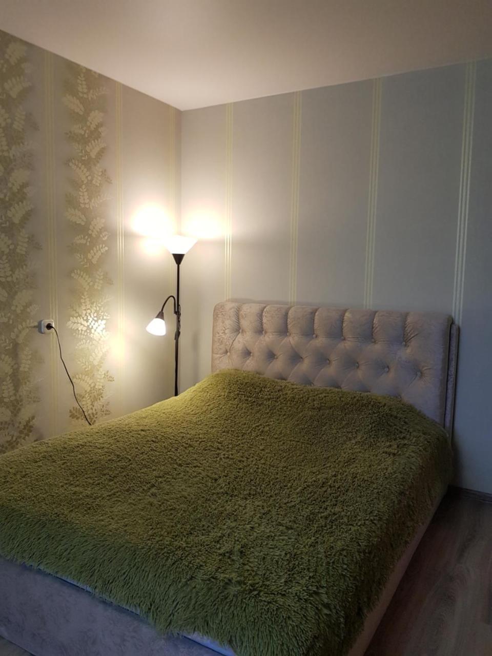 Apartment on metro Mihalova Minsk Bagian luar foto