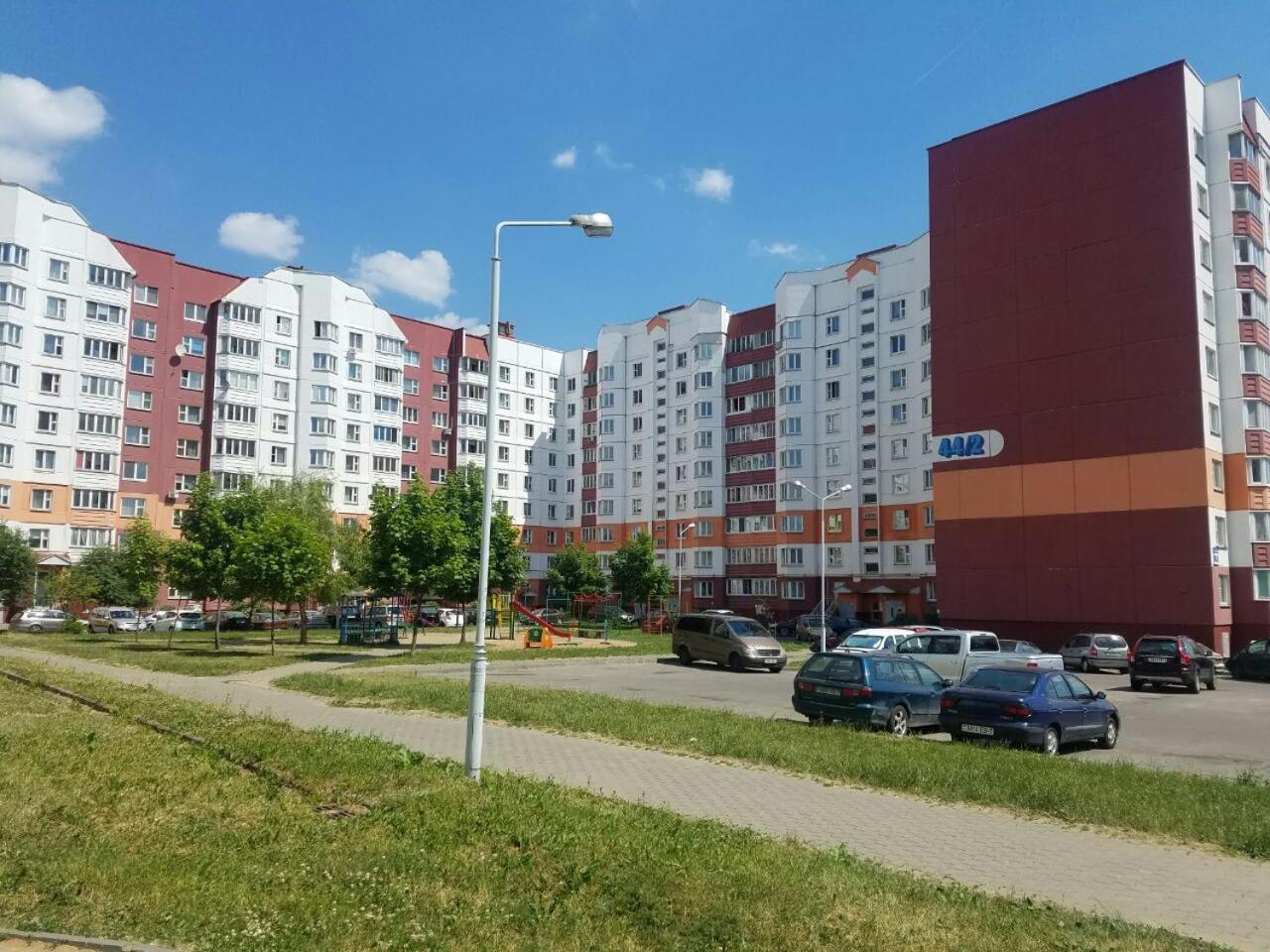 Apartment on metro Mihalova Minsk Bagian luar foto