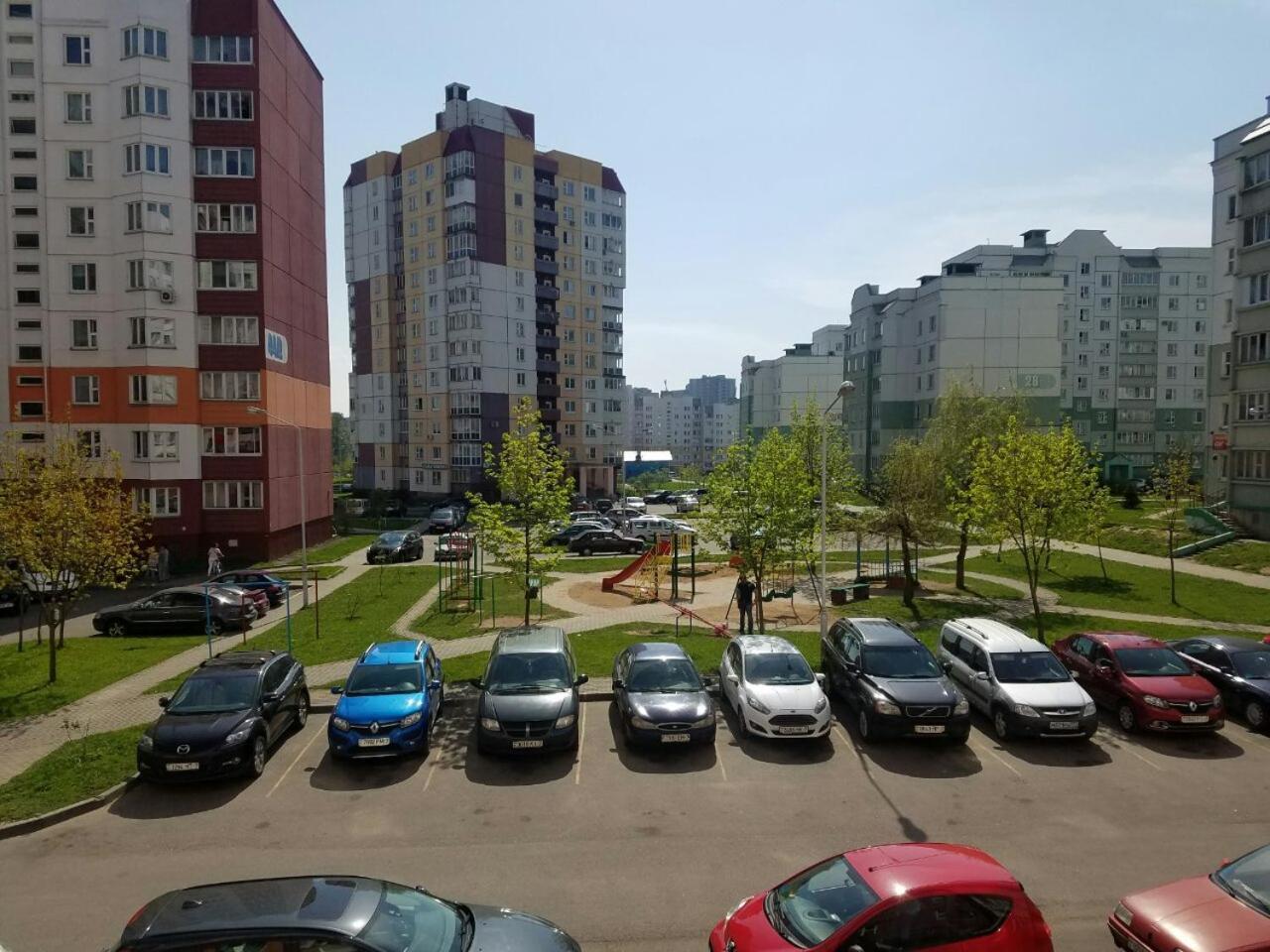 Apartment on metro Mihalova Minsk Bagian luar foto