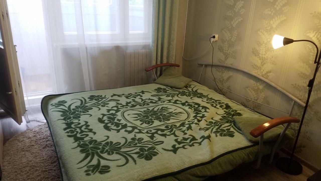 Apartment on metro Mihalova Minsk Bagian luar foto