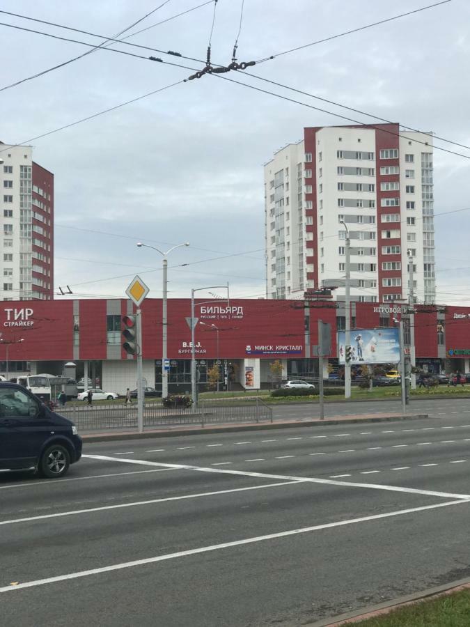 Apartment on metro Mihalova Minsk Bagian luar foto